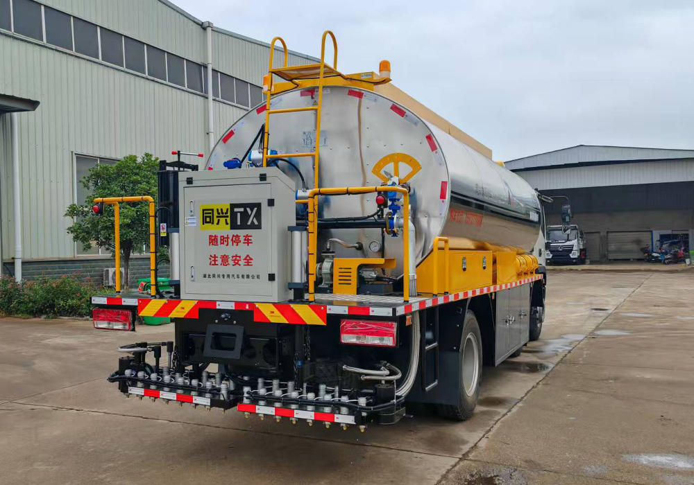 15方福田三軸（輔機）智能瀝青灑布車